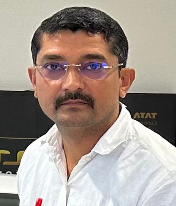 Rahul-mishra-solar-waves-mainpuri-distributer